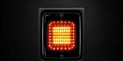 Dark Knight- knipper-achter-remlicht. in 1 (*LE) - Ize led dark knight 3 kamer achterlicht - LE-Dark- knipper-achter-rem (SKU: 800630)